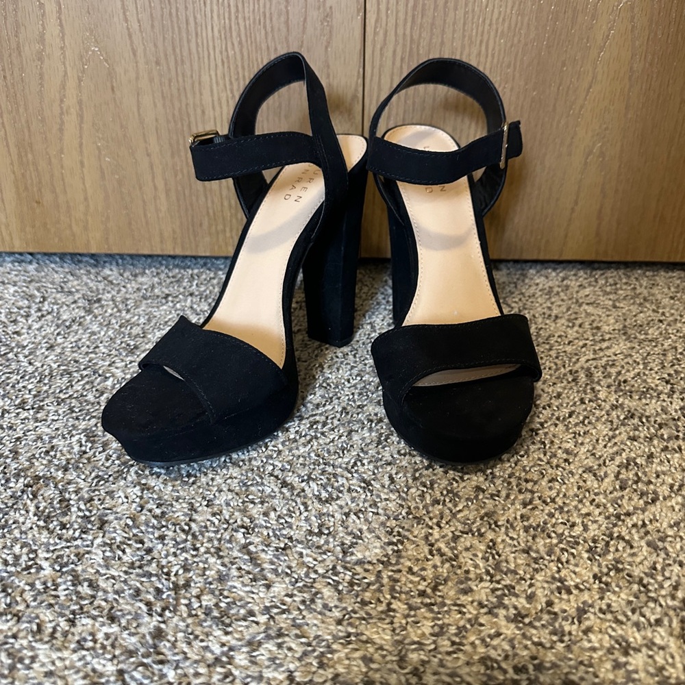 LC Lauren Conrad Black Strappy Heels